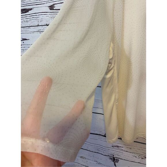 Chico’s Travelers Collection Pullover Blouse  in Cream with Gold accents Size 3 - Picture 4 of 7